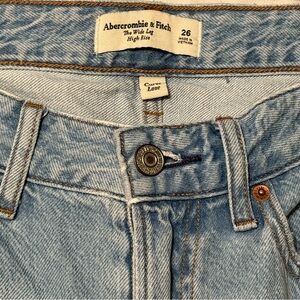 A&F Curve Love High Rise Wide Leg Jeans